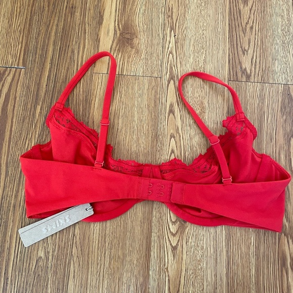 Skims fits everybody lace unlined Demi bra 
NWT - Picture 10 of 12